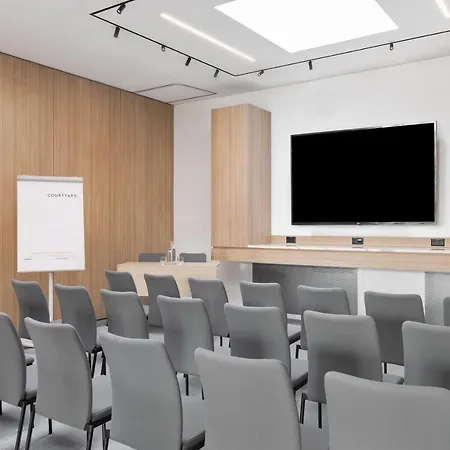 מלון Courtyard By Marriott