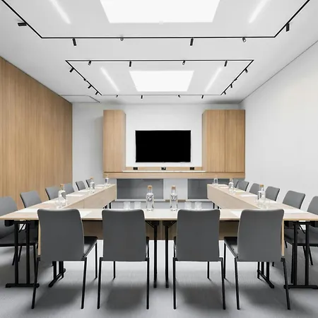 Courtyard By Marriott מלון