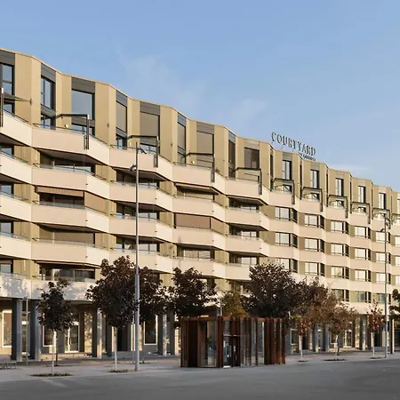 Courtyard By Marriott Hotel