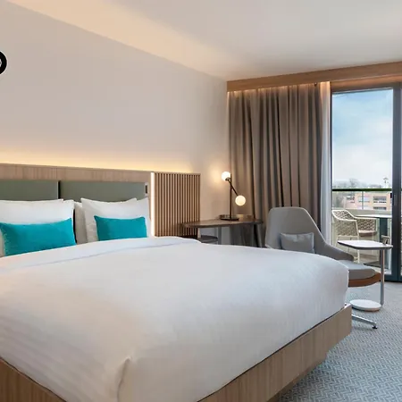 מלון Courtyard By Marriott 4*
