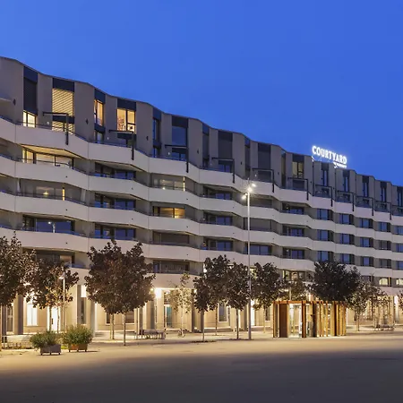 Courtyard By Marriott מלון 4*