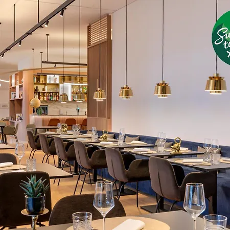 Courtyard By Marriott Hotel