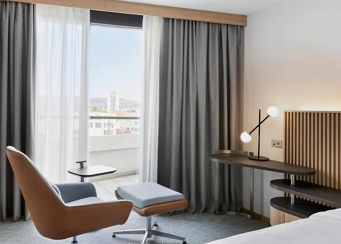 Courtyard By Marriott فندق بيل