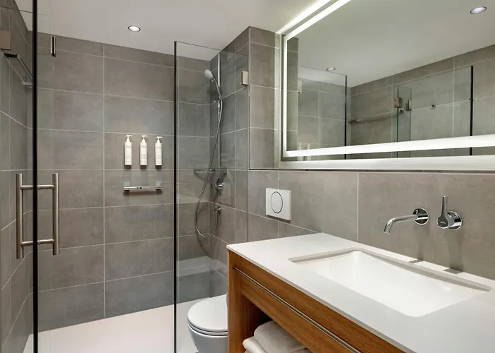 فندق Courtyard By Marriott 4*